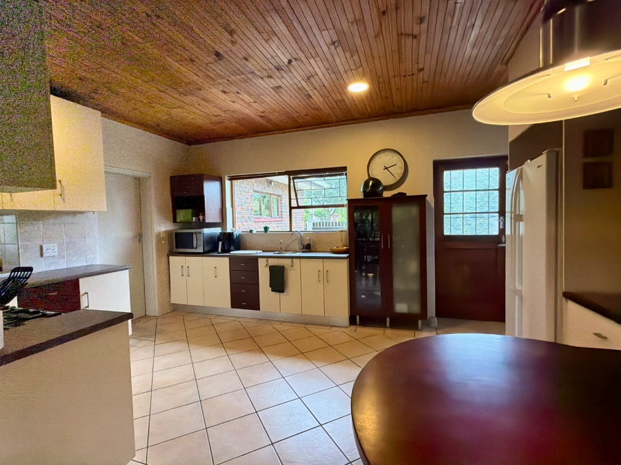 4 Bedroom Property for Sale in Loerie Park Western Cape